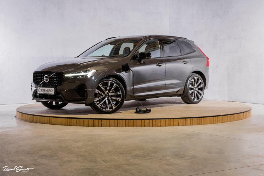 Volvo XC60 2.0 T8 Plug-in hybrid AWD R-Design | Long Range | Zwenkbare trekhaak | Luchtvering | Bowers&Wilkins | Adaptieve cruise | Panoram