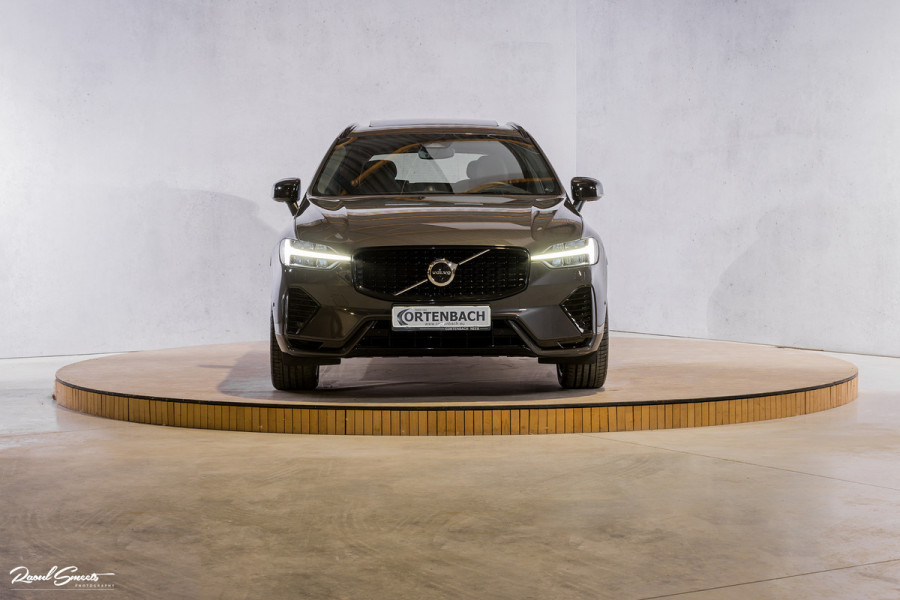 Volvo XC60 2.0 T8 Plug-in hybrid AWD R-Design | Long Range | Zwenkbare trekhaak | Luchtvering | Bowers&Wilkins | Adaptieve cruise | Panoram