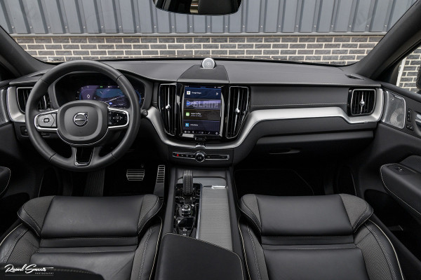 Volvo XC60 2.0 T8 Plug-in hybrid AWD R-Design | Long Range | Zwenkbare trekhaak | Luchtvering | Bowers&Wilkins | Adaptieve cruise | Panoram