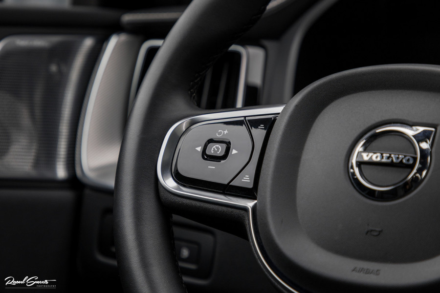 Volvo XC60 2.0 T8 Plug-in hybrid AWD R-Design | Long Range | Zwenkbare trekhaak | Luchtvering | Bowers&Wilkins | Adaptieve cruise | Panoram