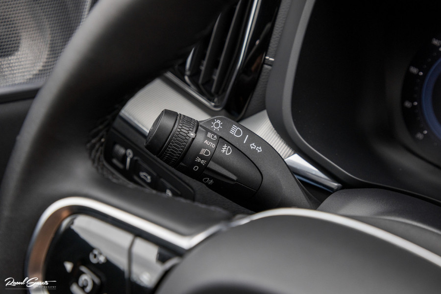 Volvo XC60 2.0 T8 Plug-in hybrid AWD R-Design | Long Range | Zwenkbare trekhaak | Luchtvering | Bowers&Wilkins | Adaptieve cruise | Panoram