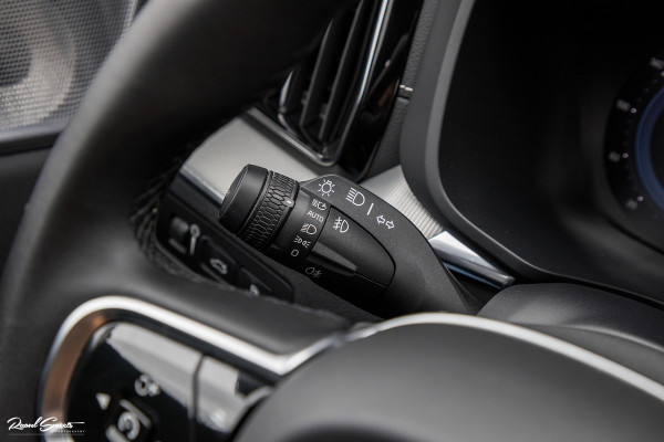 Volvo XC60 2.0 T8 Plug-in hybrid AWD R-Design | Long Range | Zwenkbare trekhaak | Luchtvering | Bowers&Wilkins | Adaptieve cruise | Panoram
