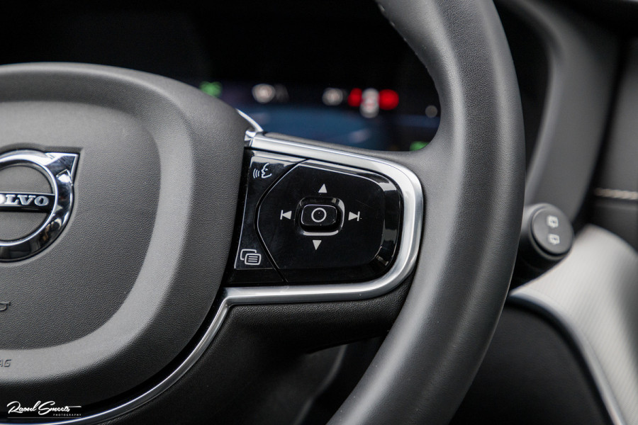 Volvo XC60 2.0 T8 Plug-in hybrid AWD R-Design | Long Range | Zwenkbare trekhaak | Luchtvering | Bowers&Wilkins | Adaptieve cruise | Panoram