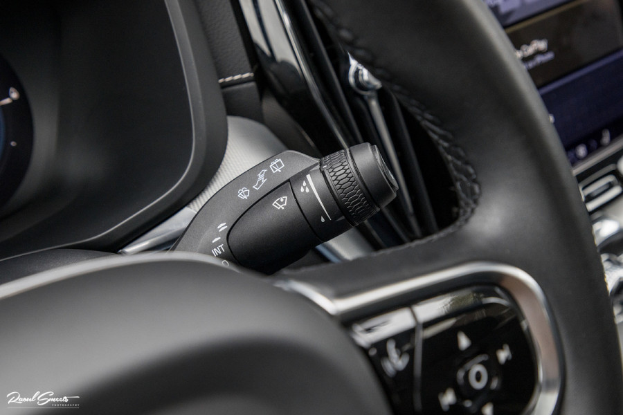 Volvo XC60 2.0 T8 Plug-in hybrid AWD R-Design | Long Range | Zwenkbare trekhaak | Luchtvering | Bowers&Wilkins | Adaptieve cruise | Panoram