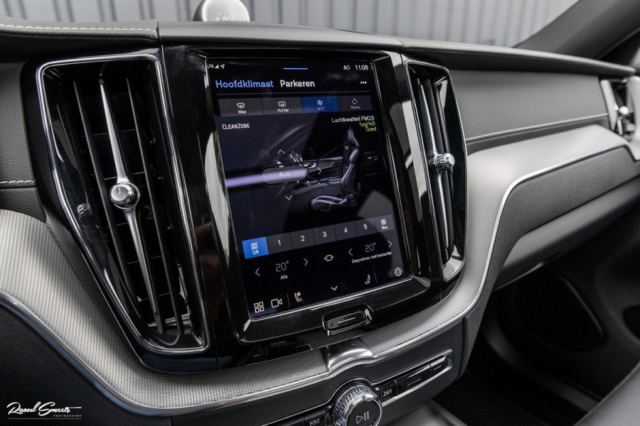 Volvo XC60 2.0 T8 Plug-in hybrid AWD R-Design | Long Range | Zwenkbare trekhaak | Luchtvering | Bowers&Wilkins | Adaptieve cruise | Panoram