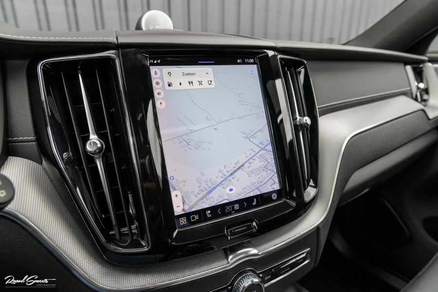 Volvo XC60 2.0 T8 Plug-in hybrid AWD R-Design | Long Range | Zwenkbare trekhaak | Luchtvering | Bowers&Wilkins | Adaptieve cruise | Panoram