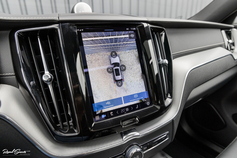 Volvo XC60 2.0 T8 Plug-in hybrid AWD R-Design | Long Range | Zwenkbare trekhaak | Luchtvering | Bowers&Wilkins | Adaptieve cruise | Panoram
