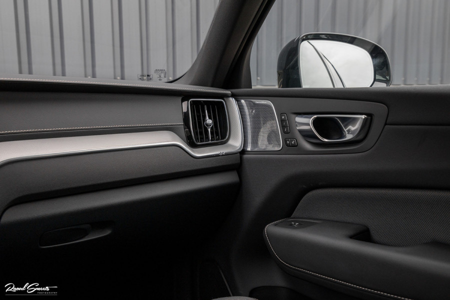 Volvo XC60 2.0 T8 Plug-in hybrid AWD R-Design | Long Range | Zwenkbare trekhaak | Luchtvering | Bowers&Wilkins | Adaptieve cruise | Panoram