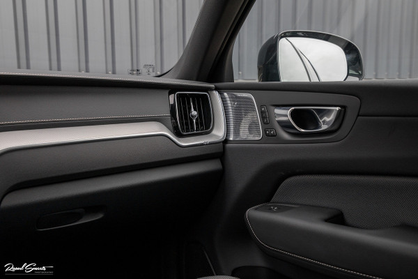 Volvo XC60 2.0 T8 Plug-in hybrid AWD R-Design | Long Range | Zwenkbare trekhaak | Luchtvering | Bowers&Wilkins | Adaptieve cruise | Panoram