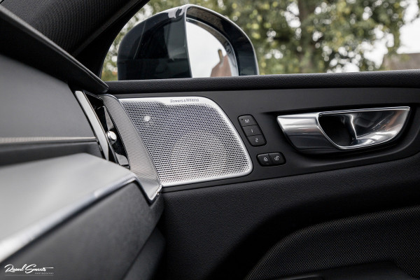 Volvo XC60 2.0 T8 Plug-in hybrid AWD R-Design | Long Range | Zwenkbare trekhaak | Luchtvering | Bowers&Wilkins | Adaptieve cruise | Panoram