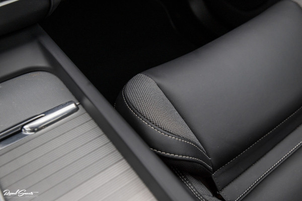 Volvo XC60 2.0 T8 Plug-in hybrid AWD R-Design | Long Range | Zwenkbare trekhaak | Luchtvering | Bowers&Wilkins | Adaptieve cruise | Panoram