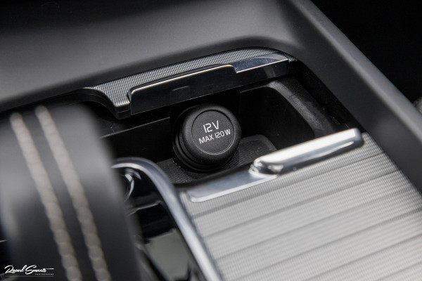 Volvo XC60 2.0 T8 Plug-in hybrid AWD R-Design | Long Range | Zwenkbare trekhaak | Luchtvering | Bowers&Wilkins | Adaptieve cruise | Panoram