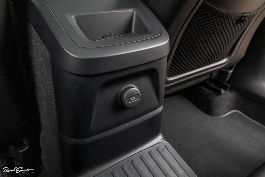 Volvo XC60 2.0 T8 Plug-in hybrid AWD R-Design | Long Range | Zwenkbare trekhaak | Luchtvering | Bowers&Wilkins | Adaptieve cruise | Panoram