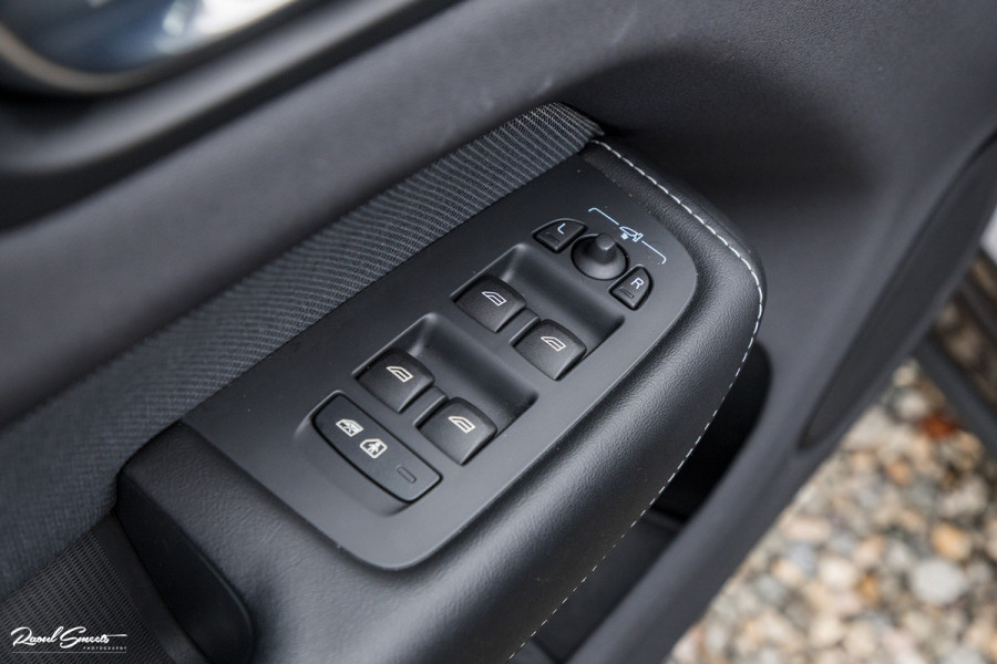 Volvo XC60 2.0 T8 Plug-in hybrid AWD R-Design | Long Range | Zwenkbare trekhaak | Luchtvering | Bowers&Wilkins | Adaptieve cruise | Panoram