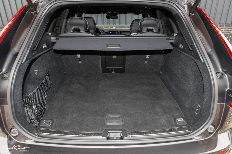 Volvo XC60 2.0 T8 Plug-in hybrid AWD R-Design | Long Range | Zwenkbare trekhaak | Luchtvering | Bowers&Wilkins | Adaptieve cruise | Panoram