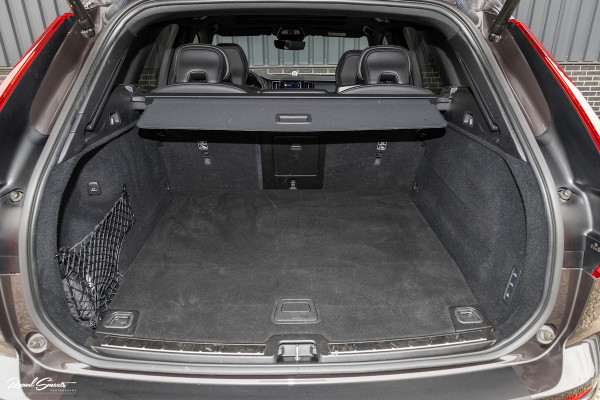 Volvo XC60 2.0 T8 Plug-in hybrid AWD R-Design | Long Range | Zwenkbare trekhaak | Luchtvering | Bowers&Wilkins | Adaptieve cruise | Panoram