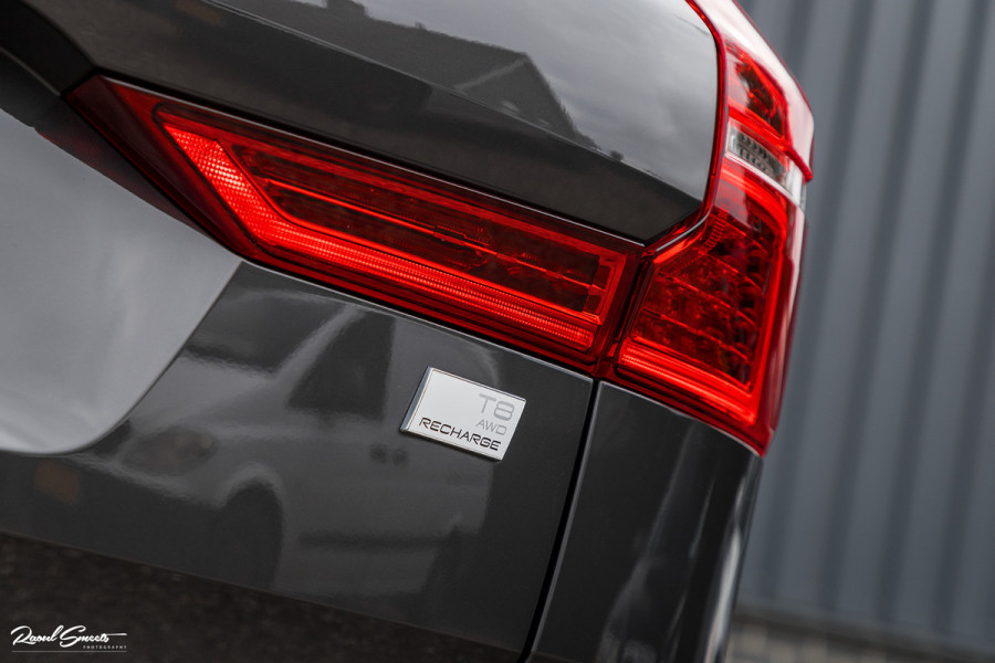 Volvo XC60 2.0 T8 Plug-in hybrid AWD R-Design | Long Range | Zwenkbare trekhaak | Luchtvering | Bowers&Wilkins | Adaptieve cruise | Panoram