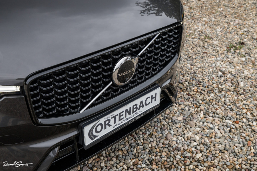 Volvo XC60 2.0 T8 Plug-in hybrid AWD R-Design | Long Range | Zwenkbare trekhaak | Luchtvering | Bowers&Wilkins | Adaptieve cruise | Panoram