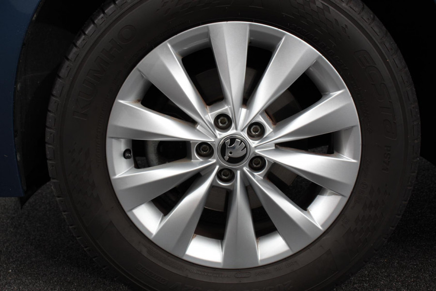 Škoda Kamiq 1.0 TSI 110 pk DSG Scoutline Dynamic | Navigatie | Apple Carplay/ Android Auto | Camera | Adaptive cruise control | Stoelverwarming | Wegklapbare trekhaak | LED-verlichting voor