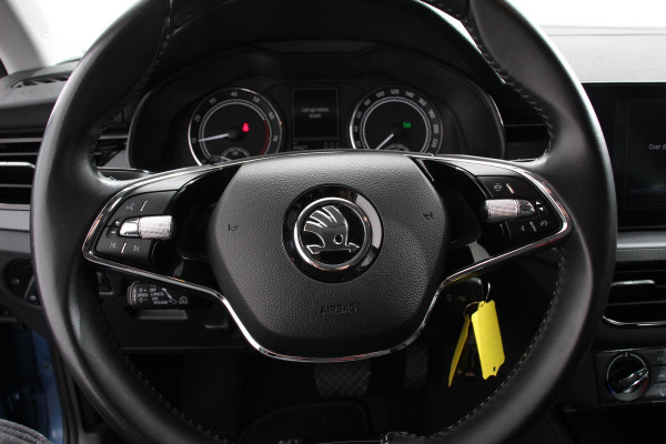 Škoda Kamiq 1.0 TSI 110 pk DSG Scoutline Dynamic | Navigatie | Apple Carplay/ Android Auto | Camera | Adaptive cruise control | Stoelverwarming | Wegklapbare trekhaak | LED-verlichting voor