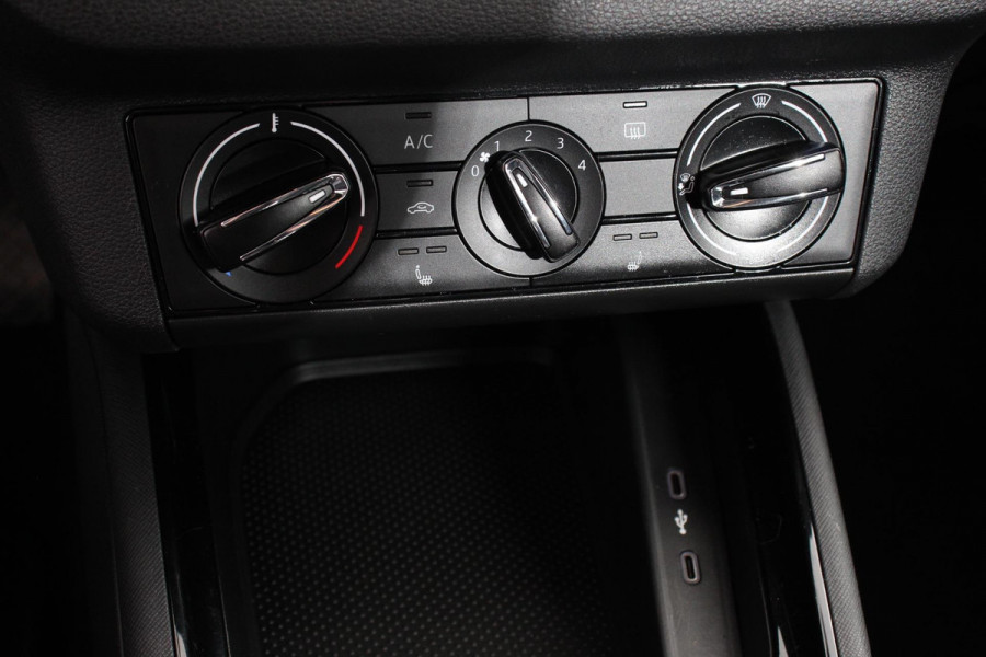 Škoda Kamiq 1.0 TSI 110 pk DSG Scoutline Dynamic | Navigatie | Apple Carplay/ Android Auto | Camera | Adaptive cruise control | Stoelverwarming | Wegklapbare trekhaak | LED-verlichting voor