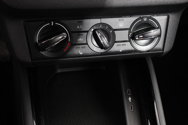 Škoda Kamiq 1.0 TSI 110 pk DSG Scoutline Dynamic | Navigatie | Apple Carplay/ Android Auto | Camera | Adaptive cruise control | Stoelverwarming | Wegklapbare trekhaak | LED-verlichting voor