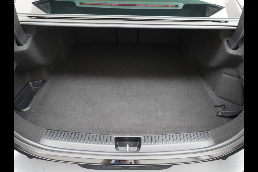 Mercedes-Benz E-Klasse 400 e 4MATIC AMG Line | Distronic Memory Ventilatie 360 Camera Mercedes-Benz E-Klasse 400 e 4MATIC AMG Line | Distronic Memory Ventilatie 360 Camera