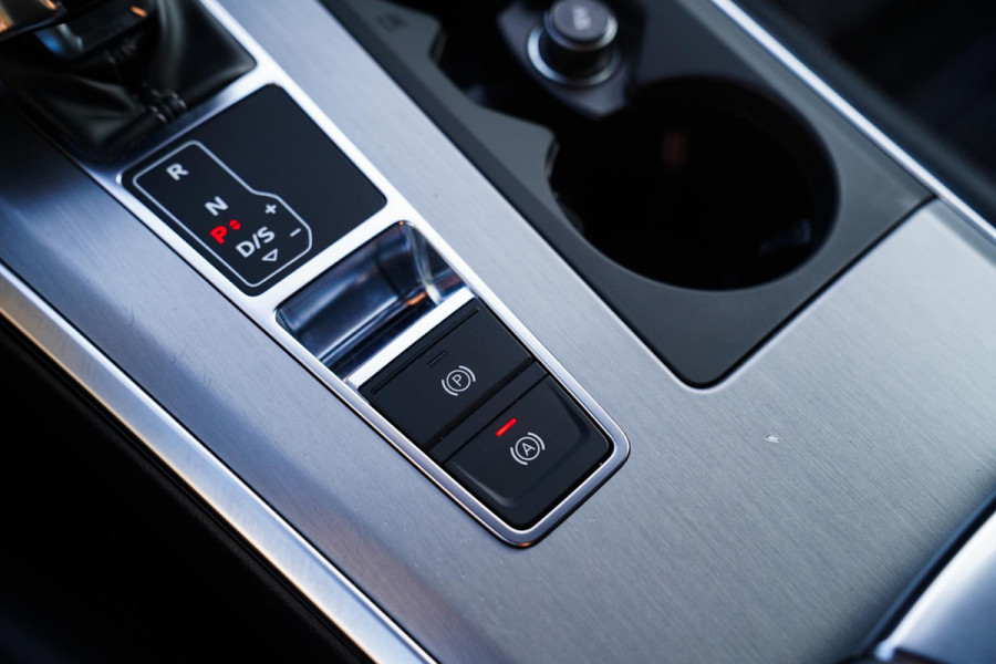 Audi A6 Avant 55 TFSI e quattro Competition | Panorama | S6 Look | 360 Camera | Elek. Trekhaak | Black Optic | 21 inch | MAXTON |