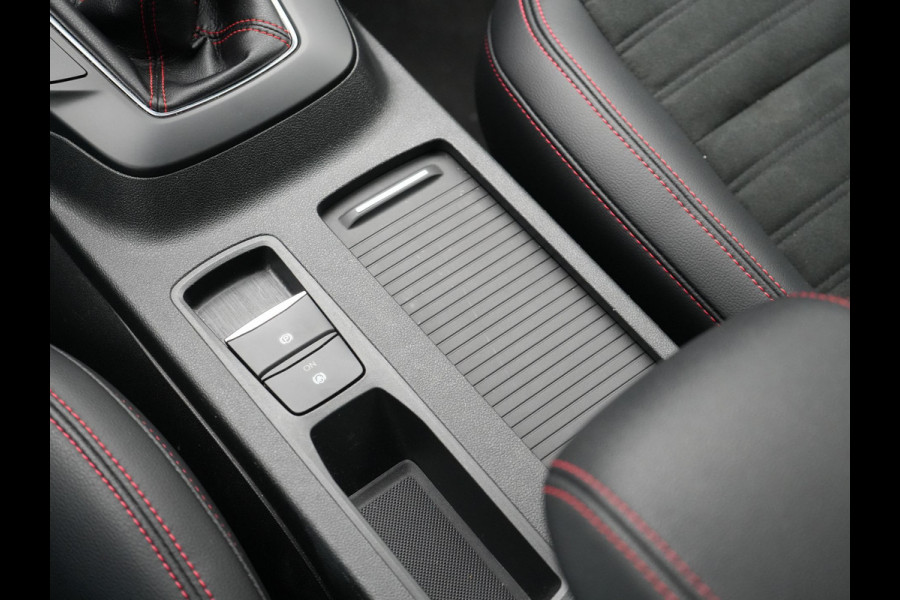 Ford Kuga 1.5 EcoBoost ST-Line X 150pk 1800kg Trekgewicht Dealer O.H | Cruise Control | Bang&Olufsen Sound | Alcantara Sportstoelen Verwarmd | Keyless | Lane Assist | Sportstuur Verwarmd | Navigatie | Virtual | DAB |