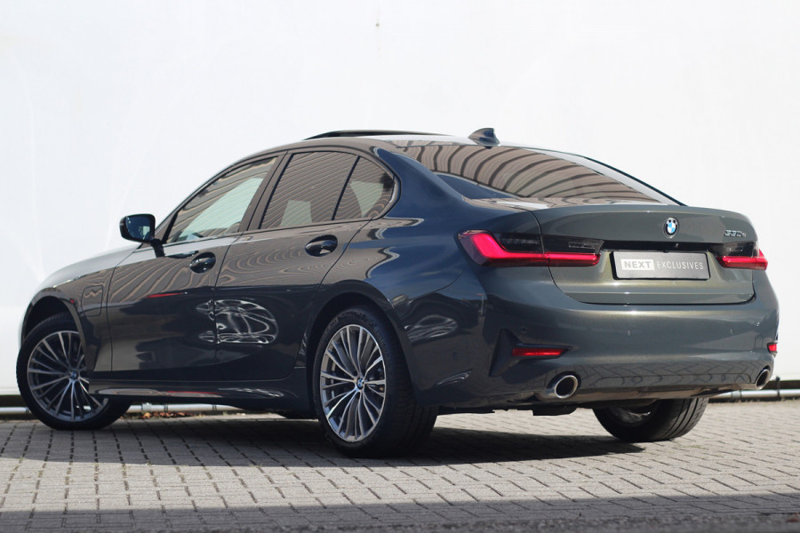 BMW 3-serie 330e High Executive | Pano | Individual | ACC | Head-up | 360