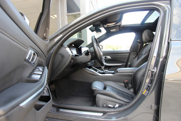 BMW 3-serie 330e High Executive | Pano | Individual | ACC | Head-up | 360