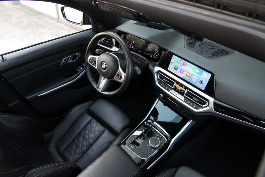 BMW 3-serie 330e High Executive | Pano | Individual | ACC | Head-up | 360
