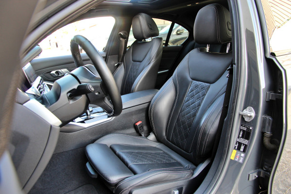BMW 3-serie 330e High Executive | Pano | Individual | ACC | Head-up | 360