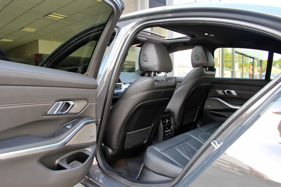 BMW 3-serie 330e High Executive | Pano | Individual | ACC | Head-up | 360