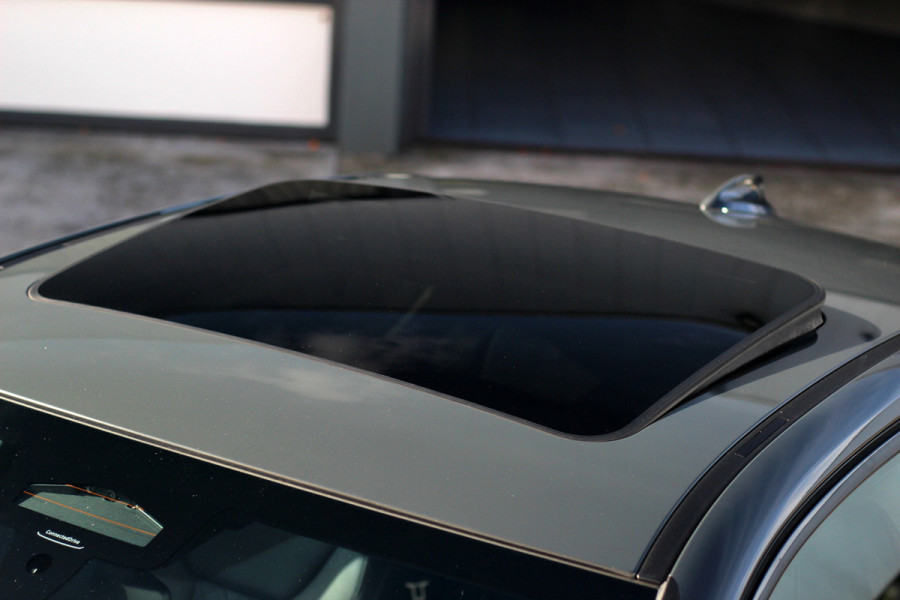 BMW 3-serie 330e High Executive | Pano | Individual | ACC | Head-up | 360