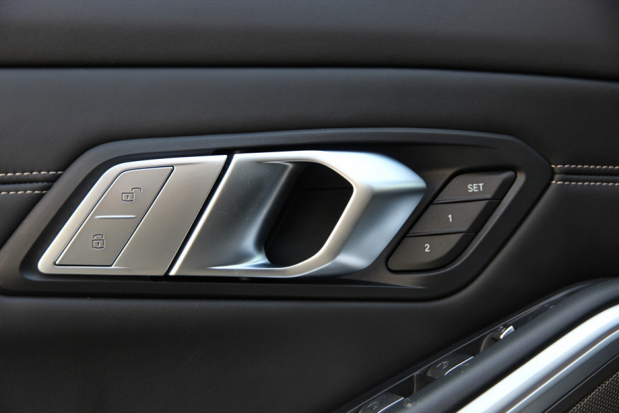 BMW 3-serie 330e High Executive | Pano | Individual | ACC | Head-up | 360
