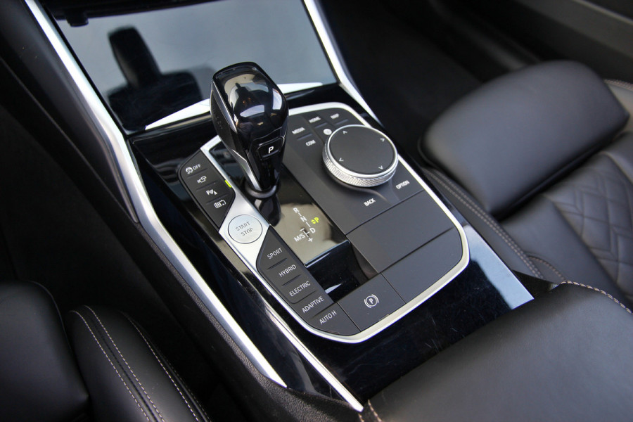 BMW 3-serie 330e High Executive | Pano | Individual | ACC | Head-up | 360