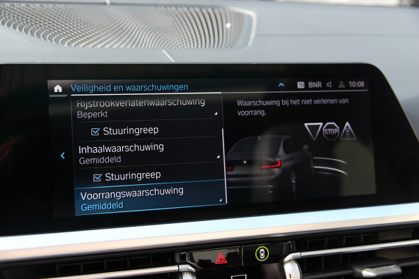 BMW 3-serie 330e High Executive | Pano | Individual | ACC | Head-up | 360