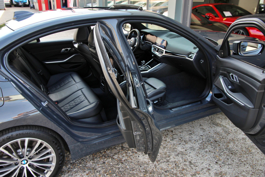 BMW 3-serie 330e High Executive | Pano | Individual | ACC | Head-up | 360