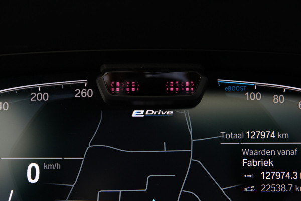 BMW 3-serie 330e High Executive | Pano | Individual | ACC | Head-up | 360