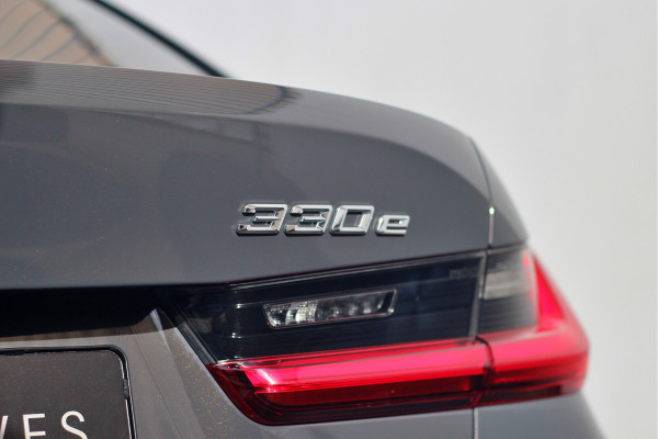 BMW 3-serie 330e High Executive | Pano | Individual | ACC | Head-up | 360
