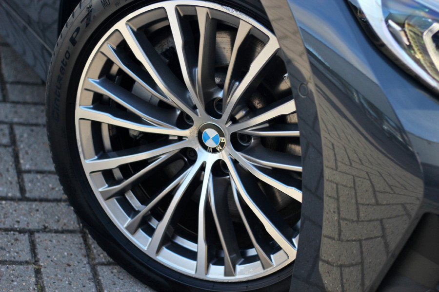 BMW 3-serie 330e High Executive | Pano | Individual | ACC | Head-up | 360
