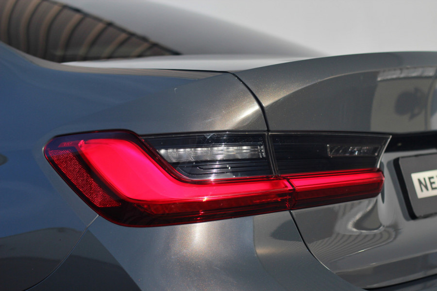 BMW 3-serie 330e High Executive | Pano | Individual | ACC | Head-up | 360