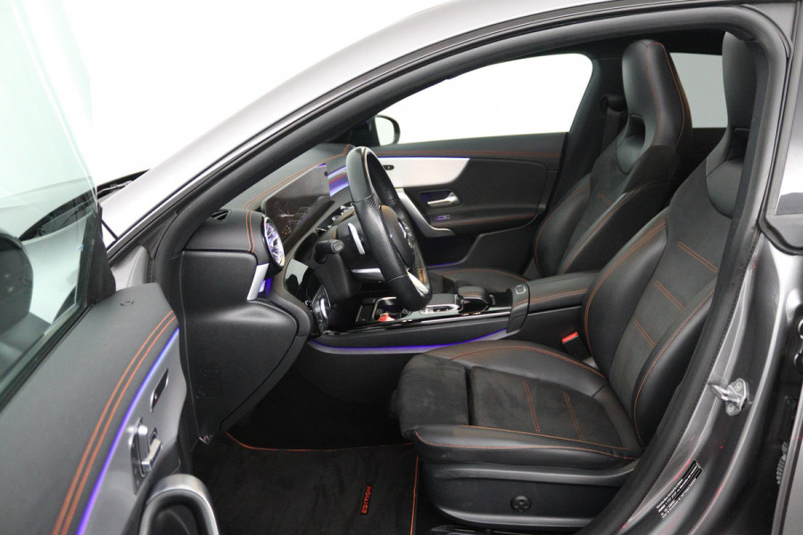 Mercedes-Benz CLA-Klasse Shooting Brake 200 Premium Plus (PANORAMADAK, EDITION, STOELVERWARMING, SFEERVERLICHTING, ELEKTR STOELEN)