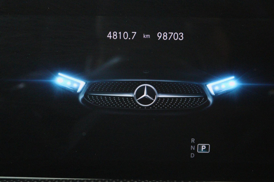 Mercedes-Benz CLA-Klasse Shooting Brake 200 Premium Plus (PANORAMADAK, EDITION, STOELVERWARMING, SFEERVERLICHTING, ELEKTR STOELEN)