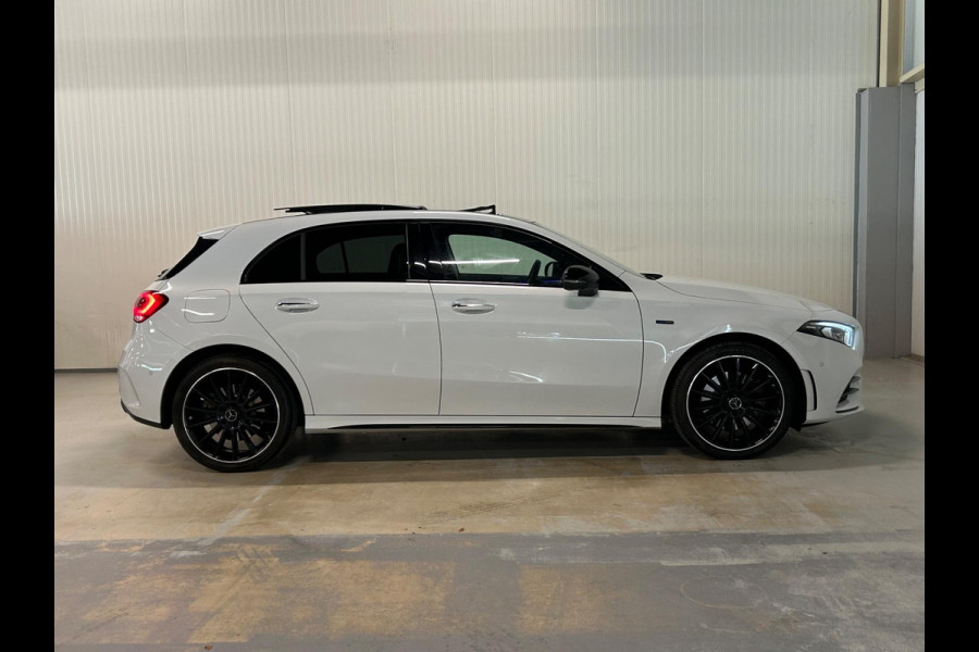 Mercedes-Benz A-Klasse 250 e Premium Plus | AMG/NIGHT | EDITION | FULL OPTIONS