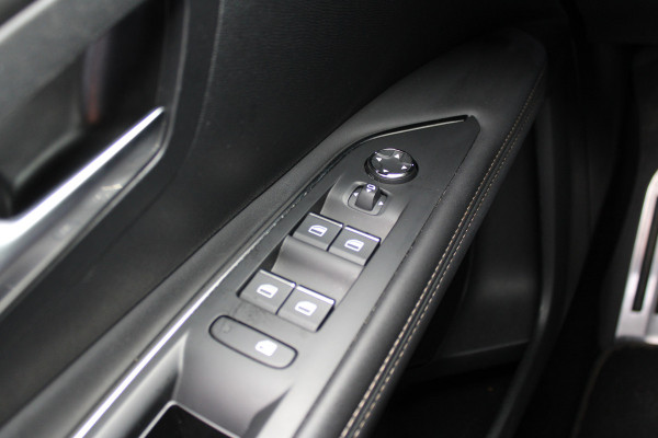 Peugeot 3008 1.6 HYbrid 225 GT | Black Pack | Navigatie 3D | Adaptieve cruise