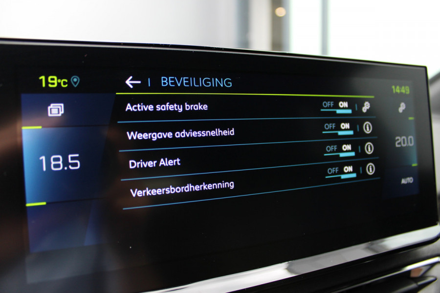 Peugeot 3008 1.6 HYbrid 225 GT | Black Pack | Navigatie 3D | Adaptieve cruise