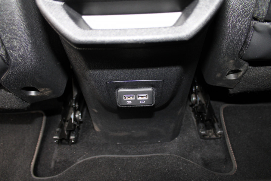 Peugeot 3008 1.6 HYbrid 225 GT | Black Pack | Navigatie 3D | Adaptieve cruise