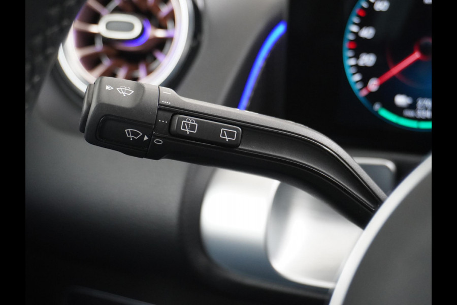 Mercedes-Benz EQB 350 4MATIC Luxury Line 67 kWh Achteruitrijcamera | Sfeerverlichting | Stoelverwarming | Full LED | Rijklaar geleverd met onderhoud en 12 mnd BOVAG garantie Mercedes-Benz EQB 350 4MATIC Luxury Line 67 kWh Achteruitrijcamera | Sfeerverlichting | Stoelverwarming | Full LED | Rijklaar geleverd met onderhoud en 12 mnd BOVAG garantie